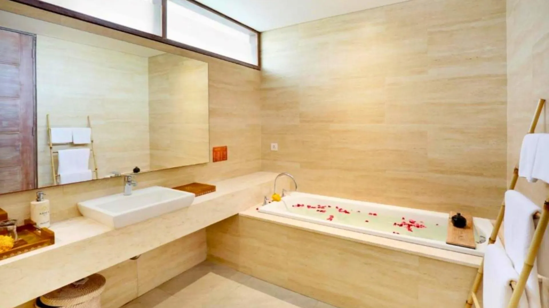 Sweet 3 Bedroom Private Pool Villa Garden View Zn116 Kerobokan